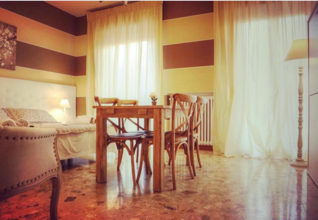 La Casetta Di Lina Rooms And Apartments Verona Bagian luar foto
