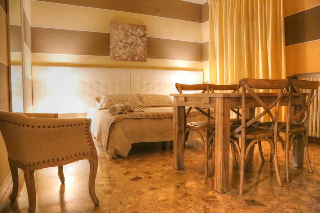 La Casetta Di Lina Rooms And Apartments Verona Bagian luar foto